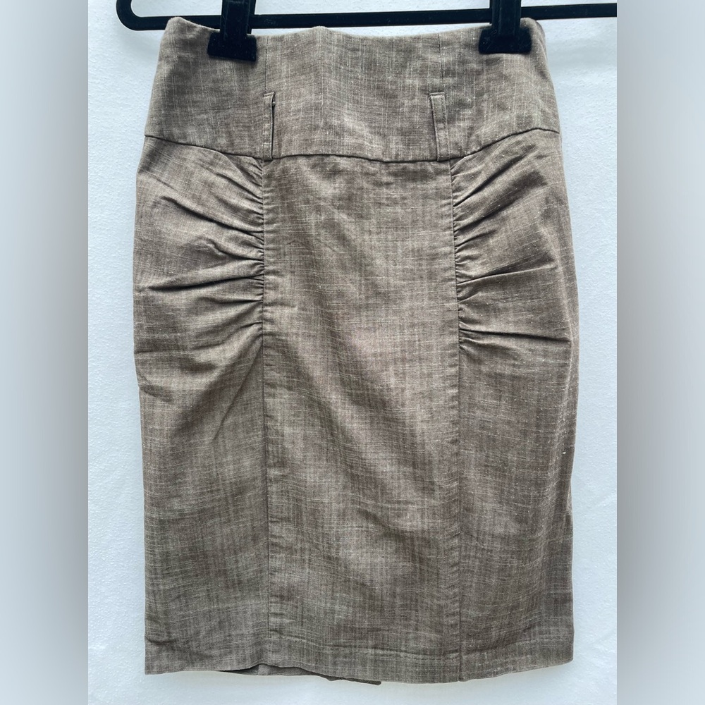 High-waisted, body-hugging pencil skirt